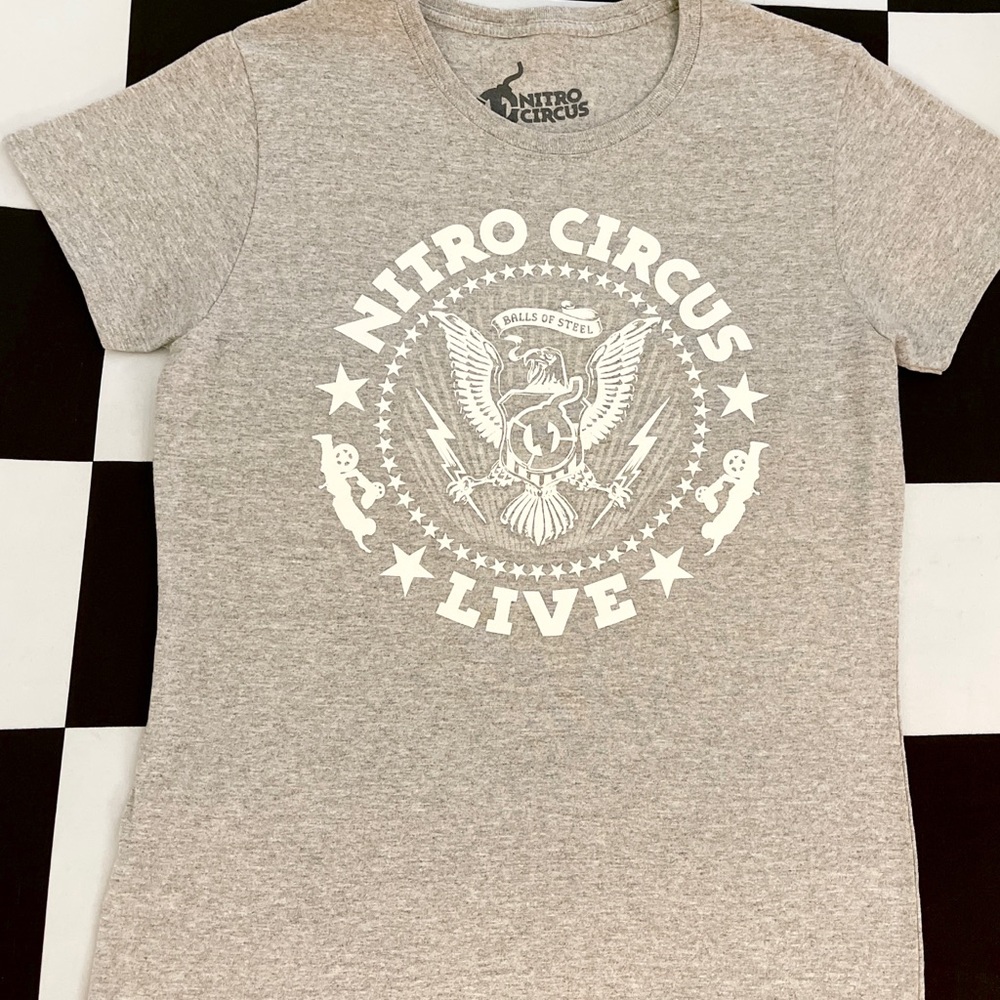 NWT Nitro Circus Live! Juniors top Med
